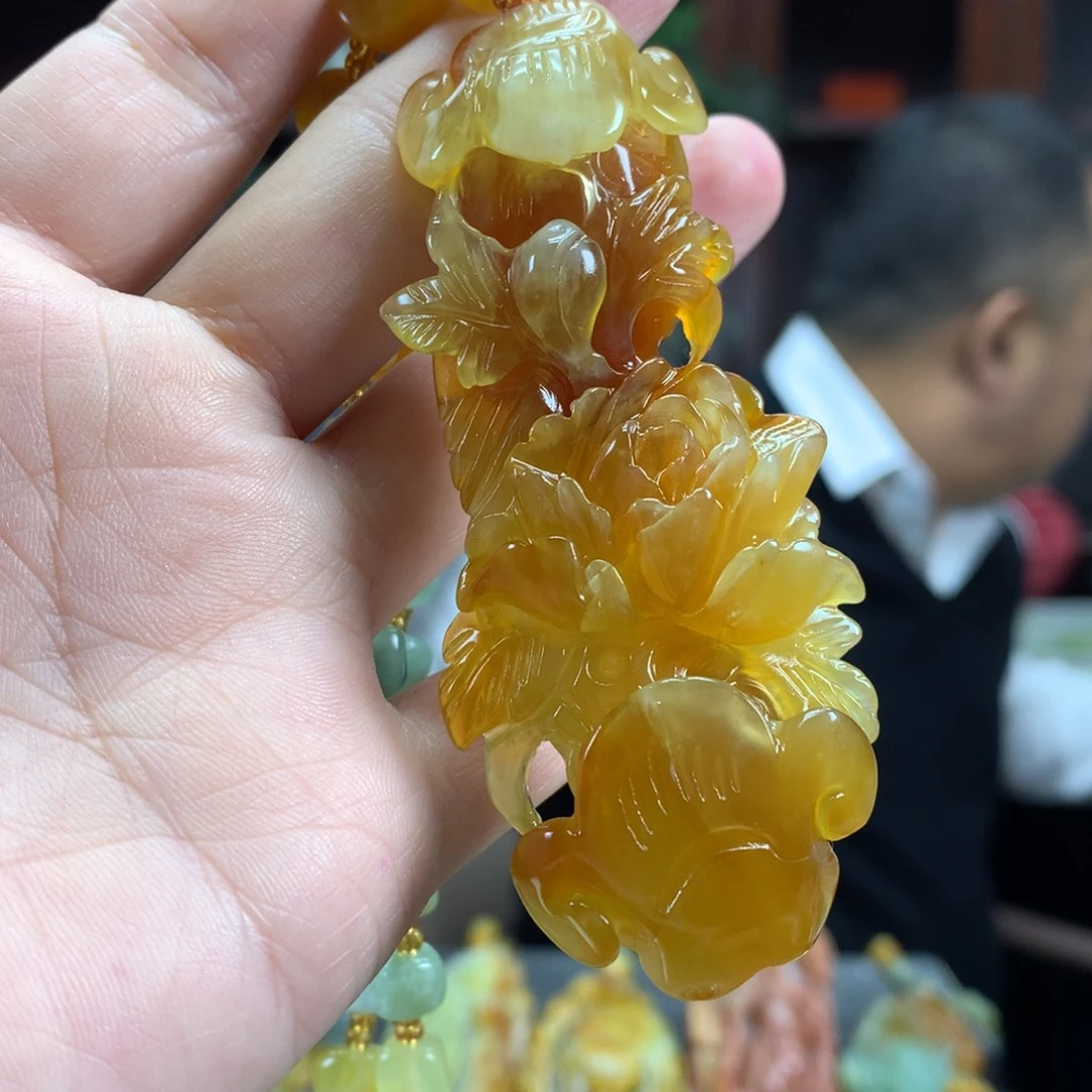 蛇纹石玉未镶嵌颈饰