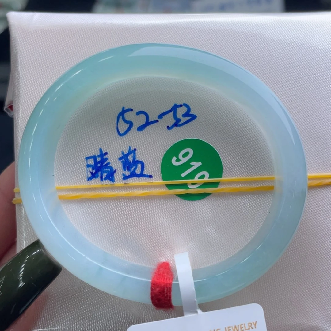 翡翠手镯未镶嵌翡翠手镯