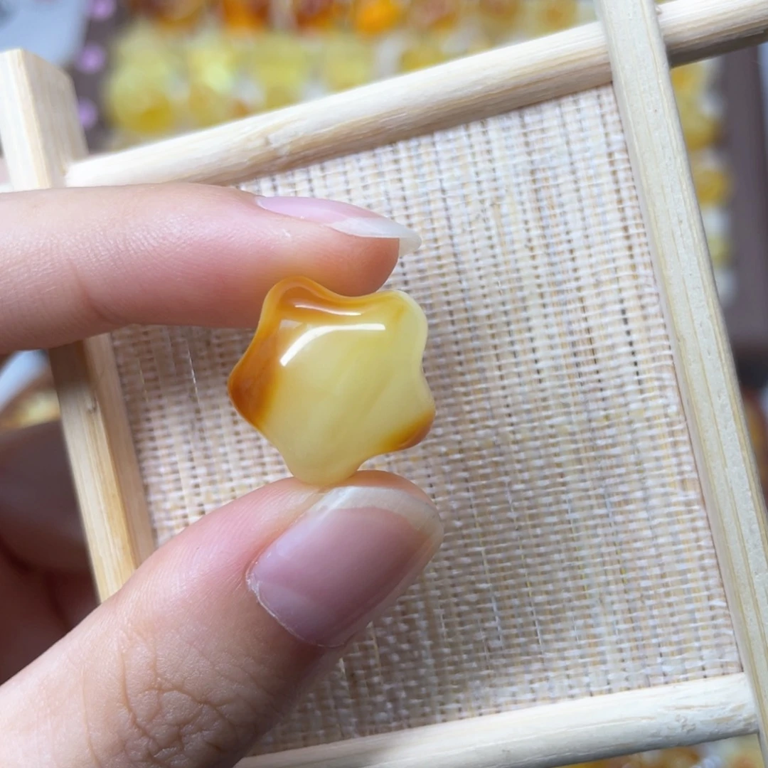 未镶嵌琥珀裸石星星