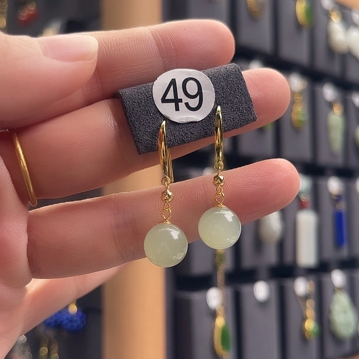 咖***道和田玉银S925镀金镶嵌耳饰