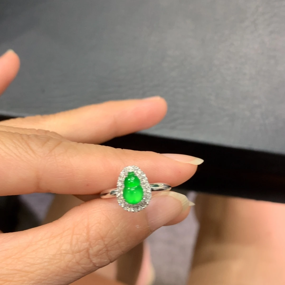 翡翠18K金镶嵌戒指