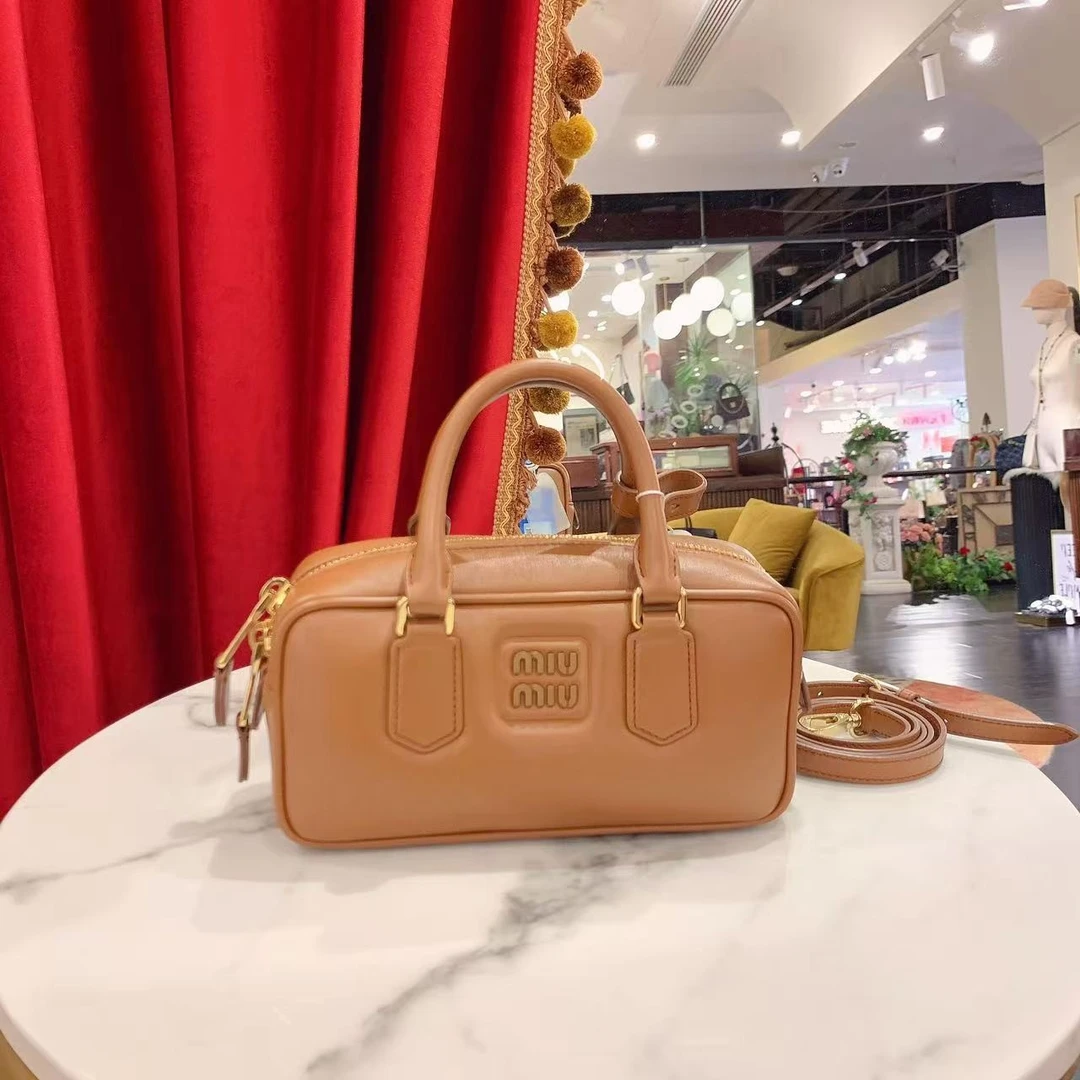 95新 MIU MIU/缪缪 CD 缪缪保龄球包小号焦糖色金31874341