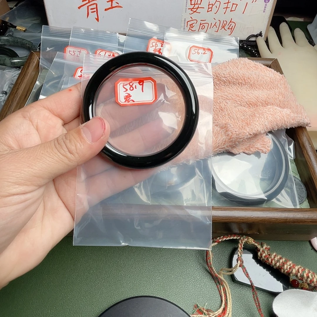 紫***苏和田玉未镶嵌手镯