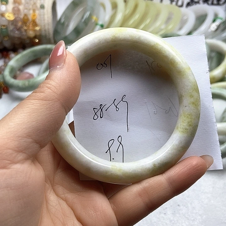 石英质玉未镶嵌手镯