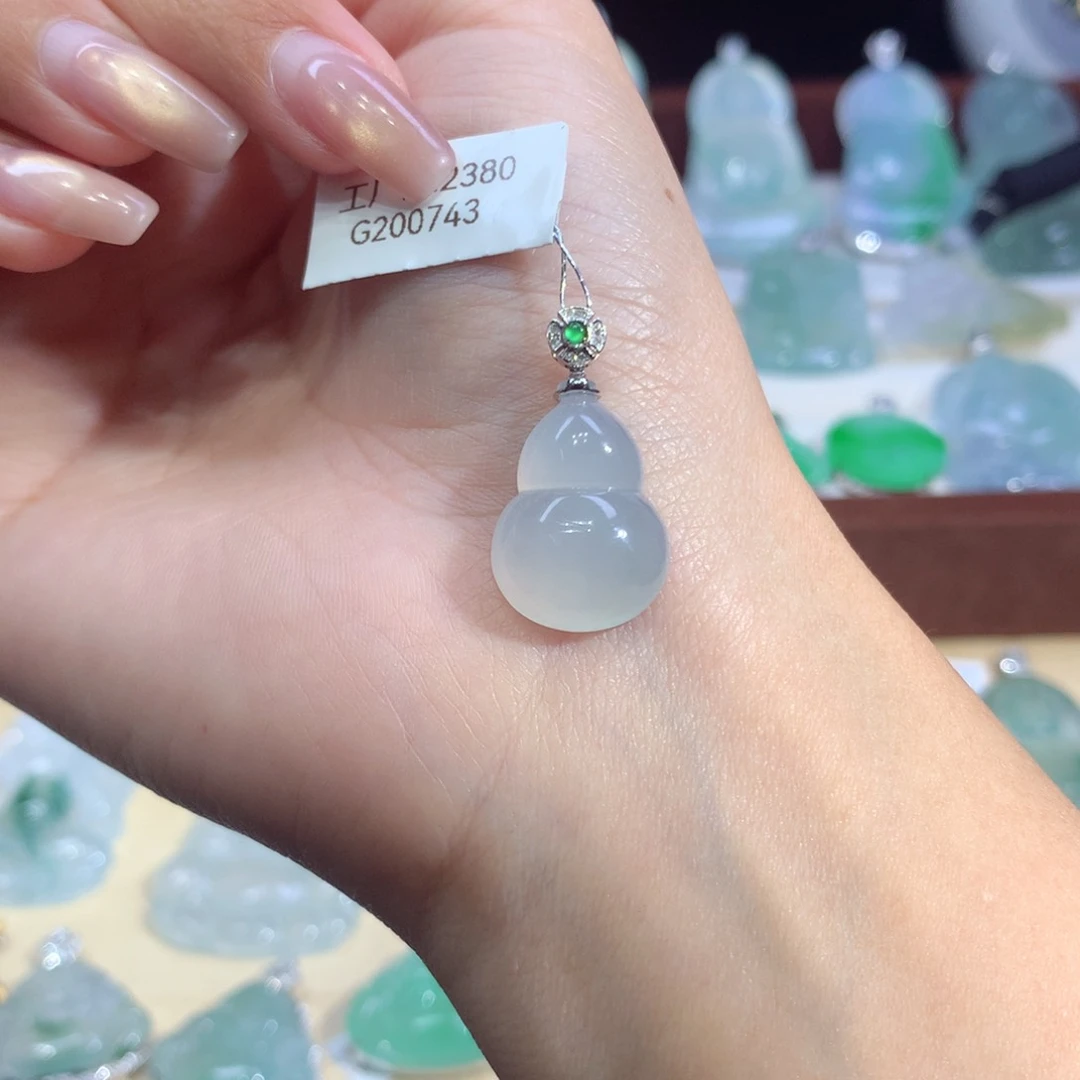 吊坠(不含链)18K金镶嵌翡翠