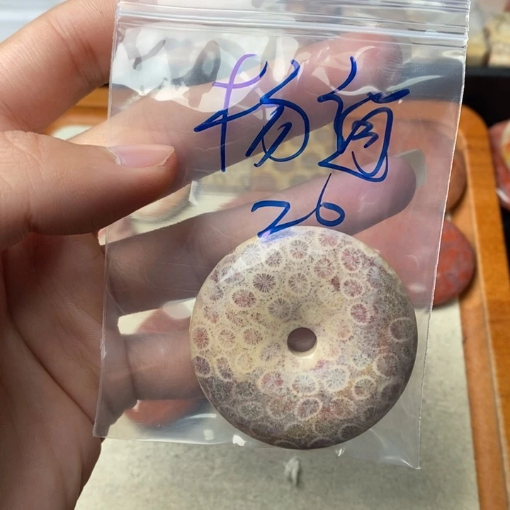 硅化玉颈饰未镶嵌杨****)