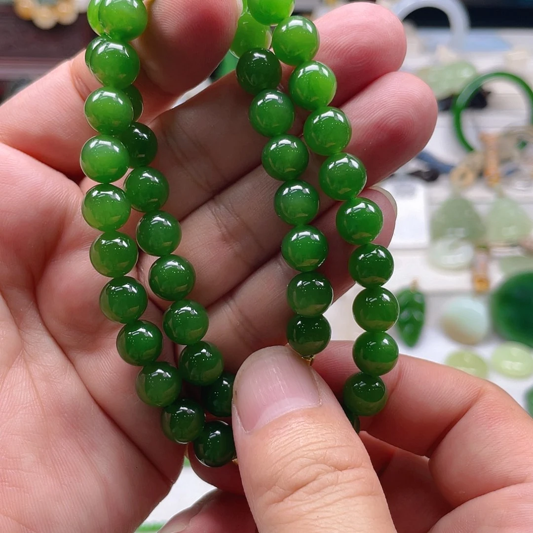 颈饰未镶嵌和田玉（碧玉）