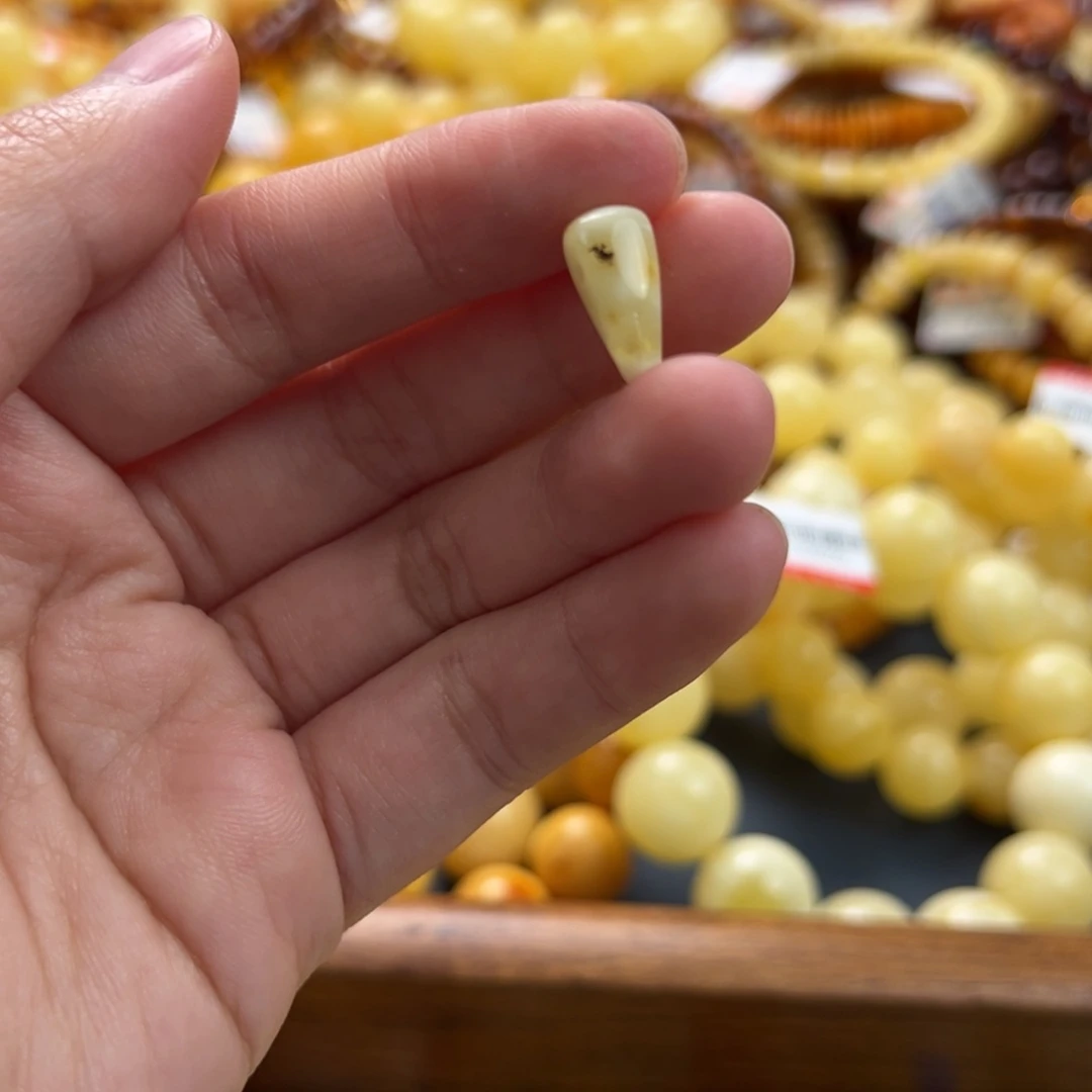 未镶嵌琥珀珠宝奇石