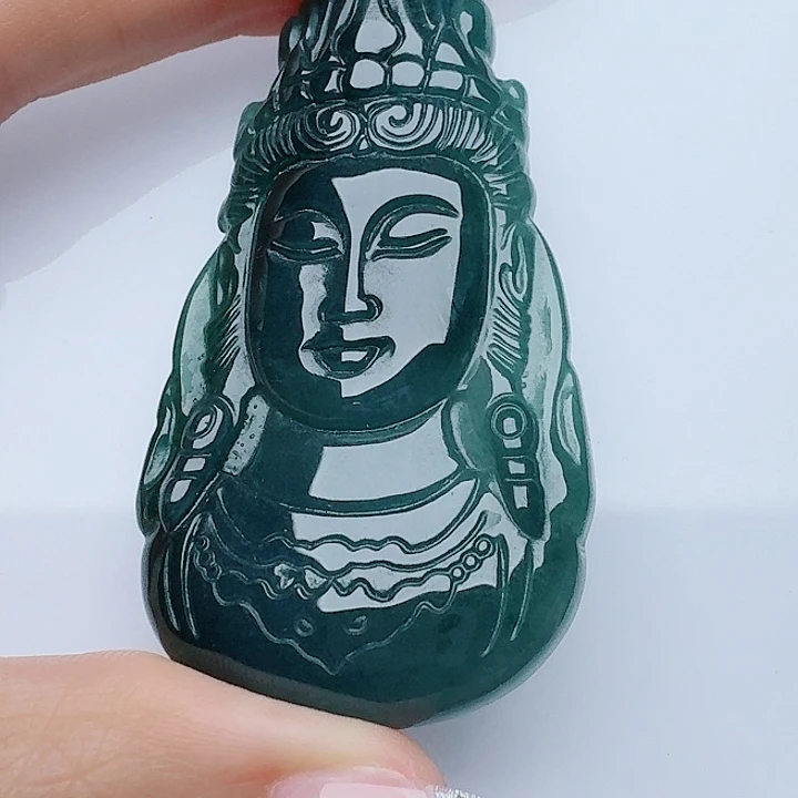 翡翠未镶嵌颈饰多样性发其一