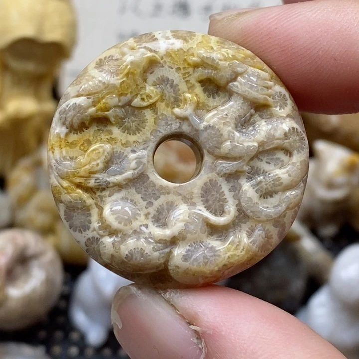 颈饰未镶嵌硅化珊瑚（珊瑚玉）有瑕 小