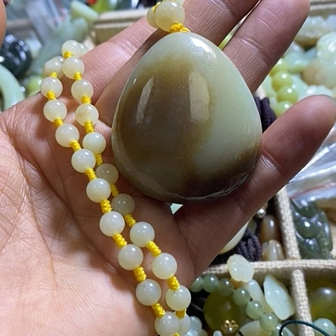 和田玉颈饰未镶嵌