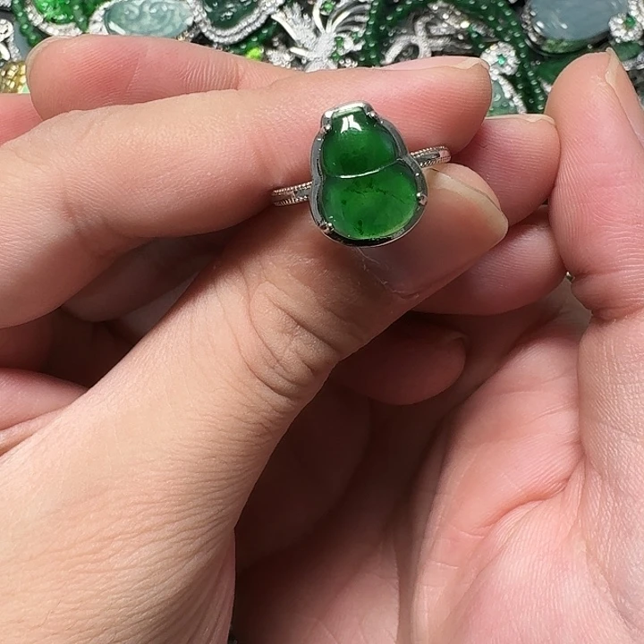 翡翠未镶嵌颈饰天然A货翡翠放漏