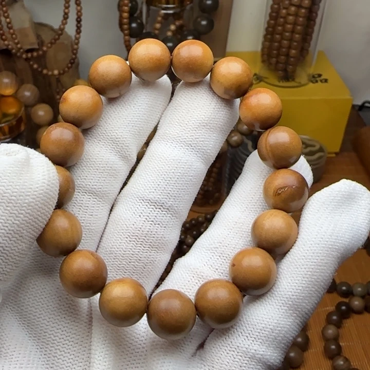 星***光印度老山檀香手串1.2微瑕