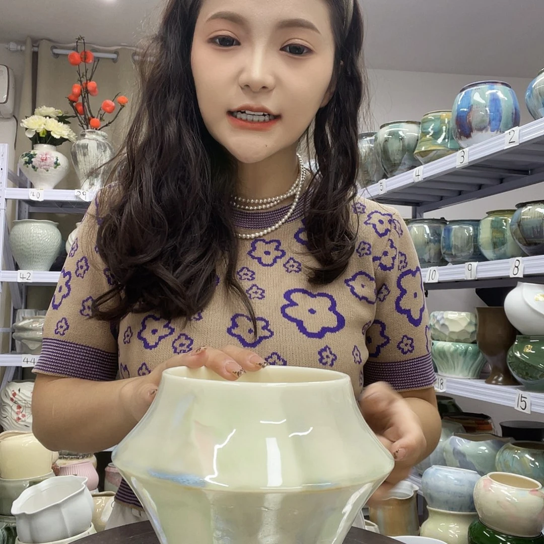 花盆里的小猫咪们都好可爱啊哈哈哈