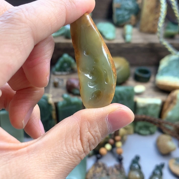 岫岩河磨玉（透闪石质玉）未镶嵌珠宝奇石青****务