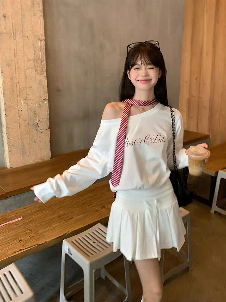 清清 宋正恩甜辣斜肩卫衣套装女秋字母百褶裙时尚两件套AA85070