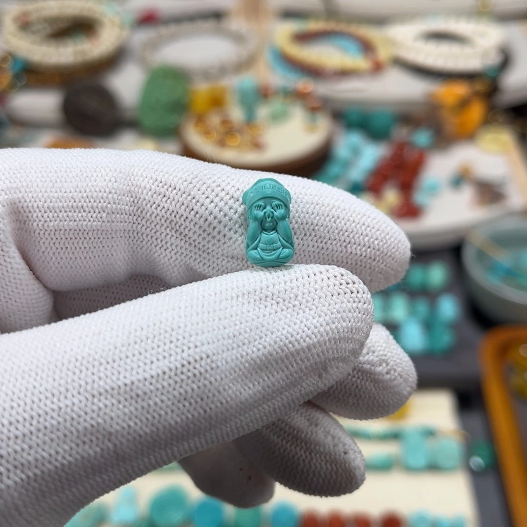 绿松石未镶嵌雕刻件三不财神