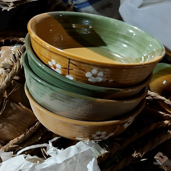 绿泥盘子碗茶壶啥都有