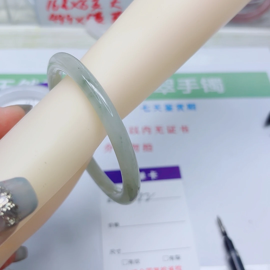 未镶嵌手镯石英质玉42/5758