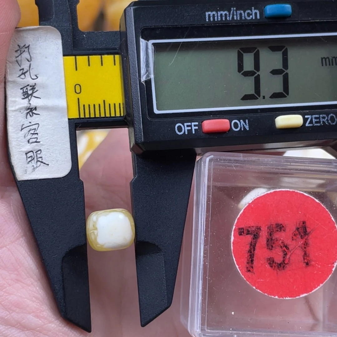 蜜蜡未镶嵌珠宝奇石