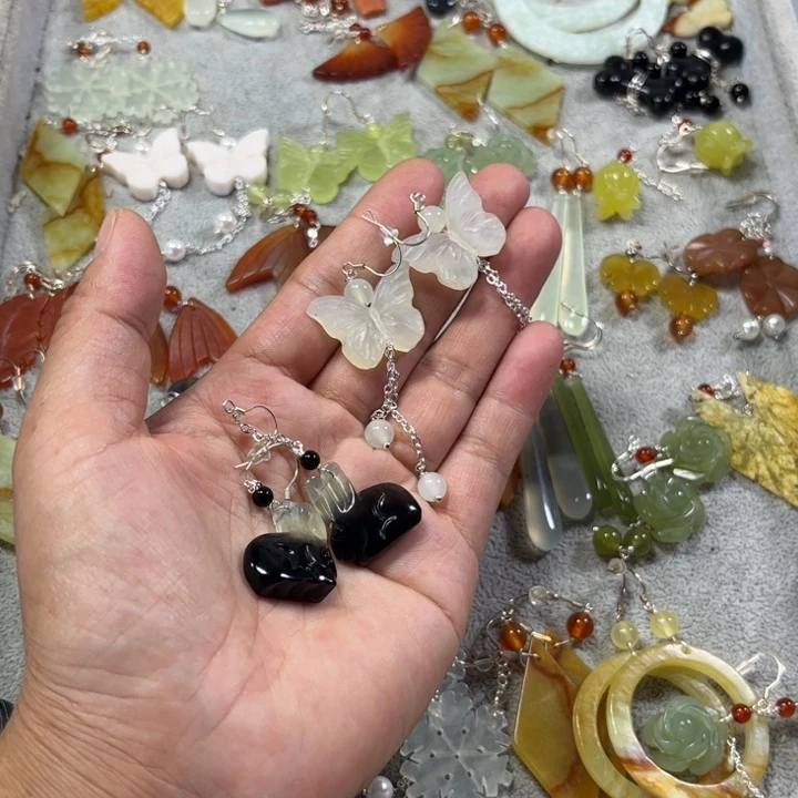 蛇纹石玉合金耳饰