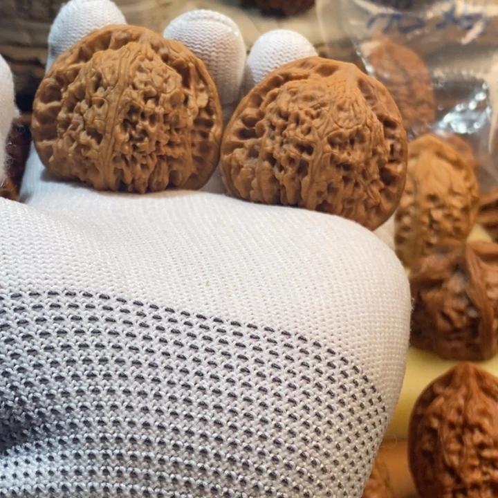 一***人核桃南疆石文玩核桃44