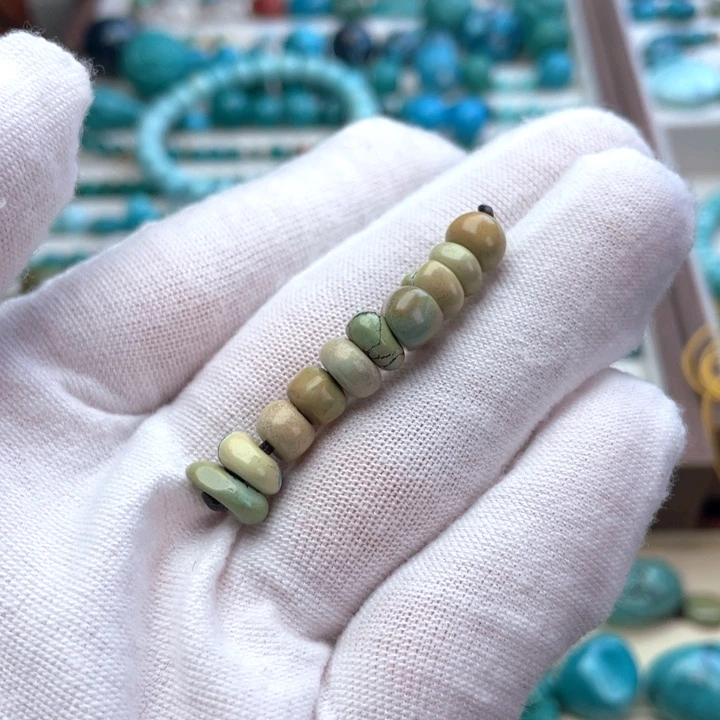 绿松石未镶嵌颈饰