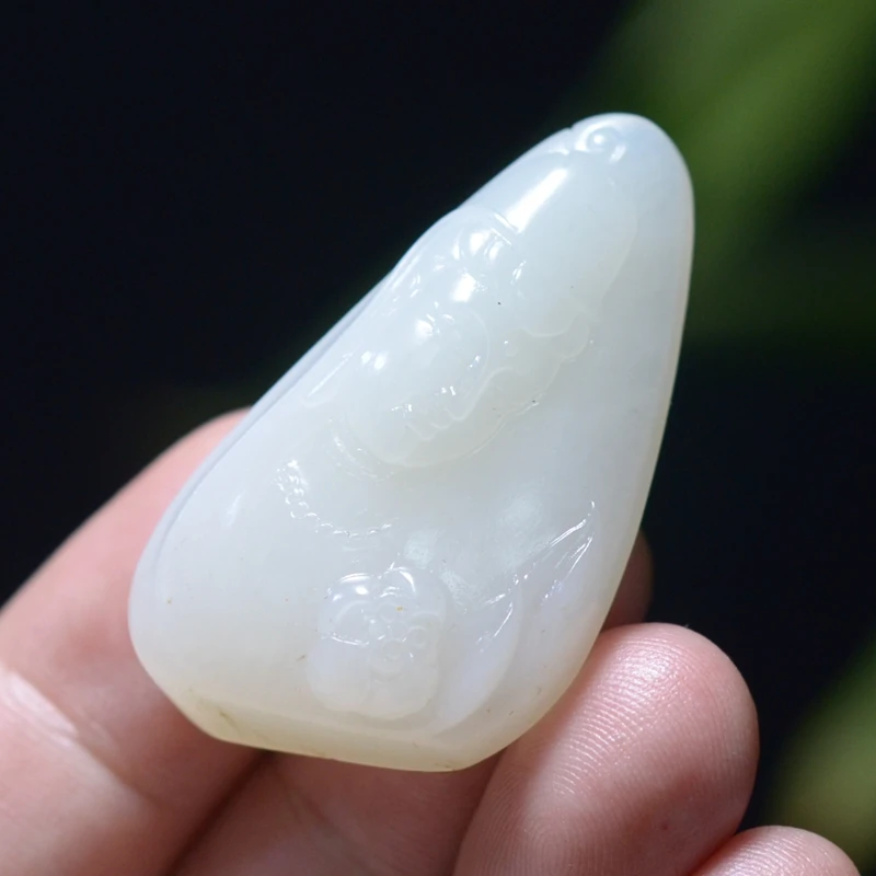 15.5g 新疆和田老熟细腻白玉籽料观音挂件