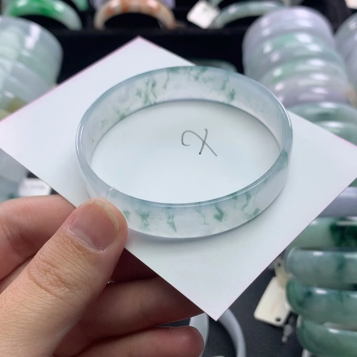 翡翠未镶嵌手镯公主