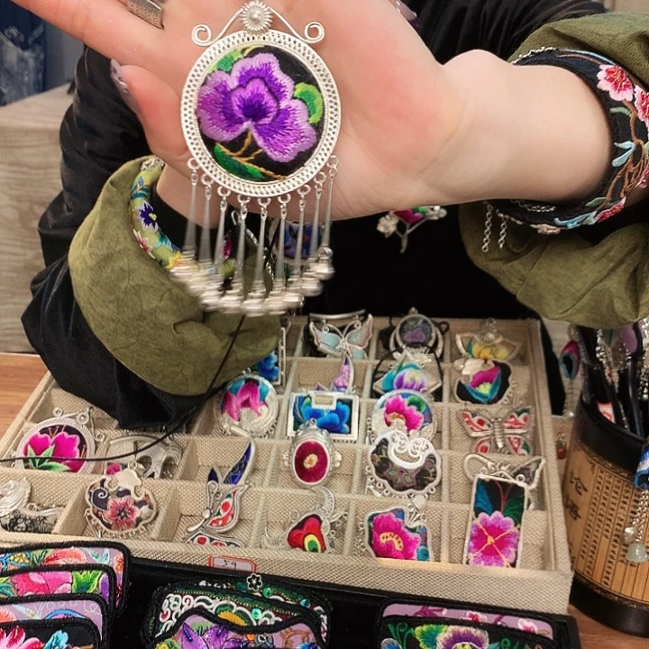 花岗石铁合金吊坠