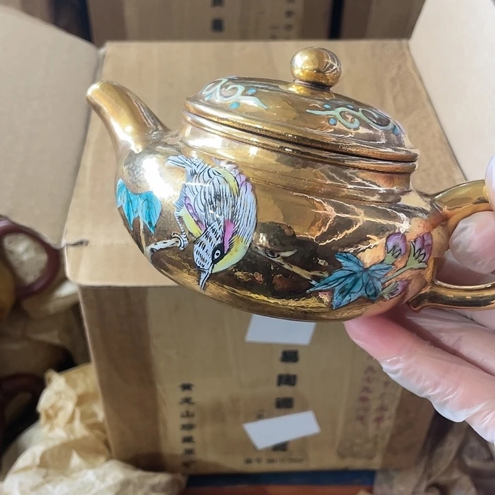 茶壶紫砂原矿泥料纯手工制作的一把紫砂壶。