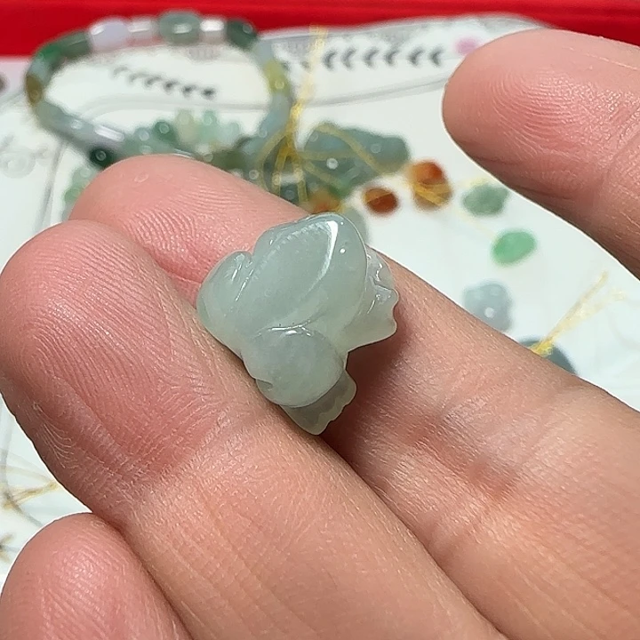 翡翠未镶嵌颈饰天然缅甸翡翠呱呱来财