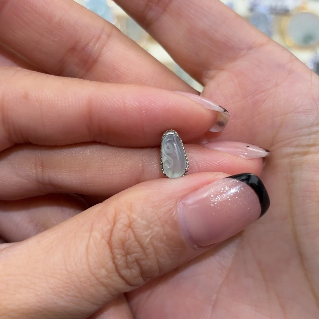 翡翠银S925镶嵌颈饰路路通