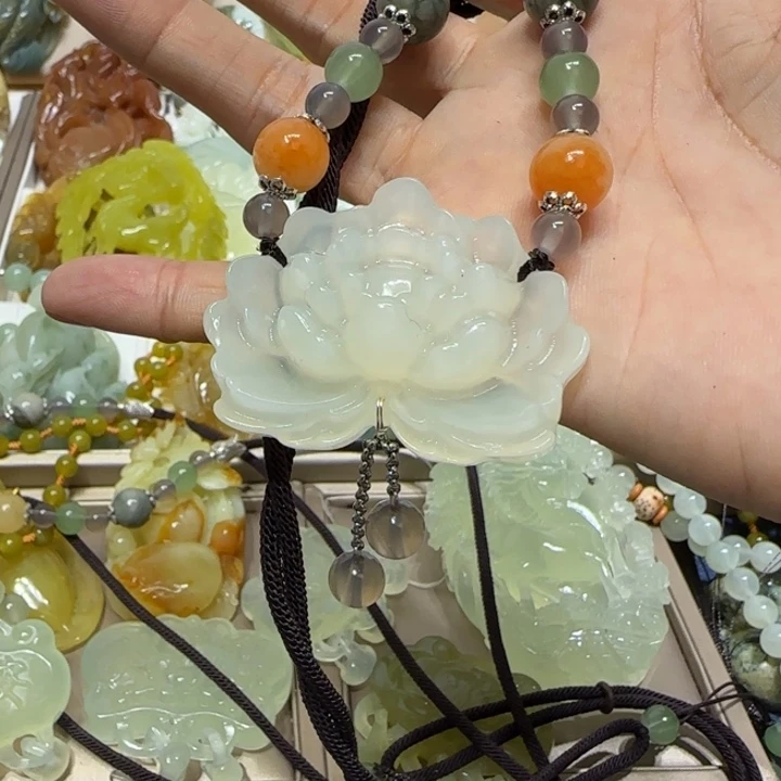 蛇纹石玉吊坠未镶嵌