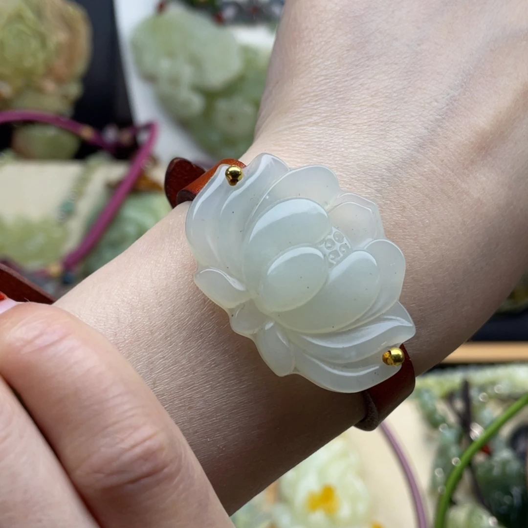 蛇纹石玉颈饰未镶嵌