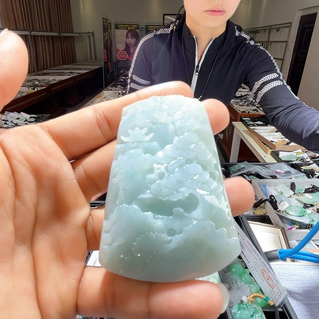 翡翠未镶嵌颈饰一