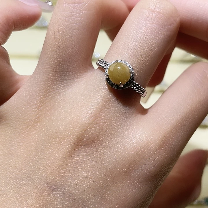 颈饰未镶嵌翡翠戒指