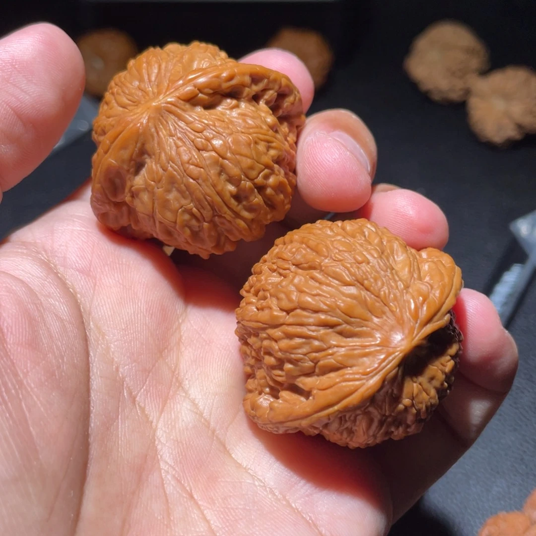 文玩核桃吊坠泥鳅背