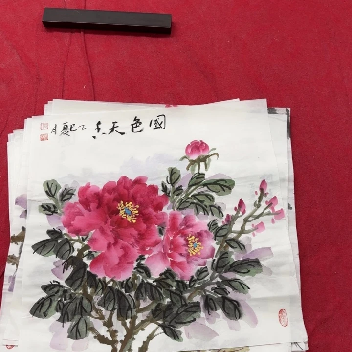 国画花鸟等图案为一体而得