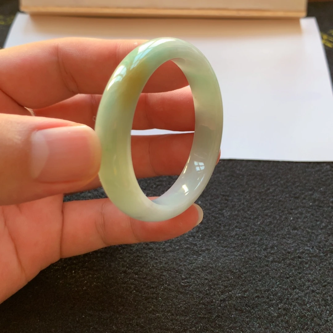 定制翡翠未镶嵌翡翠手镯