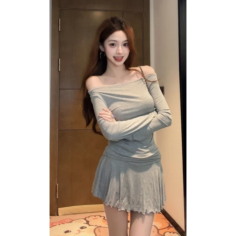 【XIAOBAWANG】辣妹风一字肩露肩设计感长袖T恤A字短裙套装T