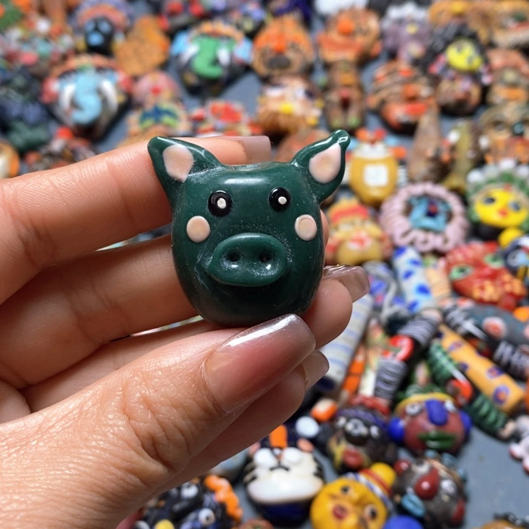 琉璃颈饰印度尼西亚小猪