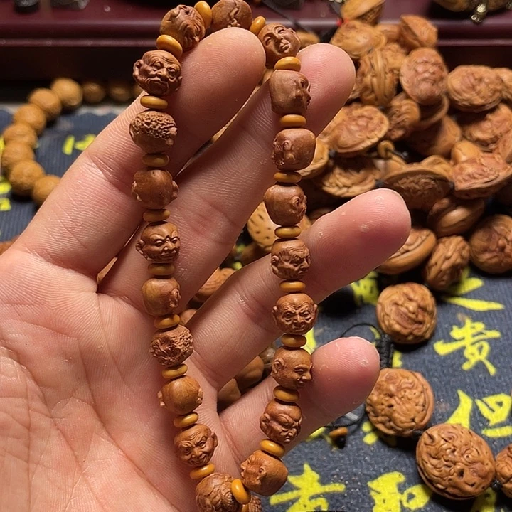 F****ʔ龙纹桃核雕刻小罗汉