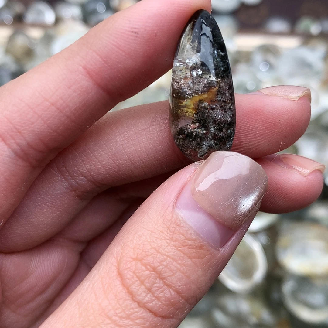 爱***酱水晶未镶嵌珠宝半成品