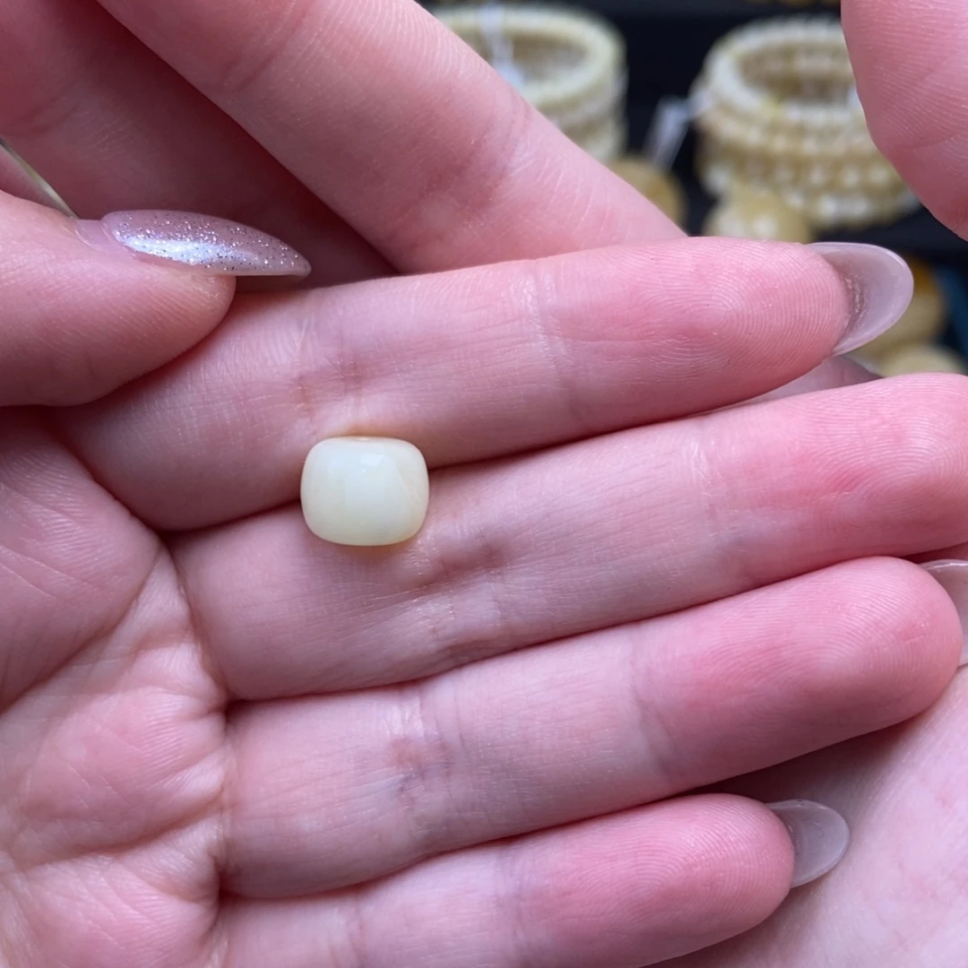 つ***r蜜蜡未镶嵌珠宝奇石