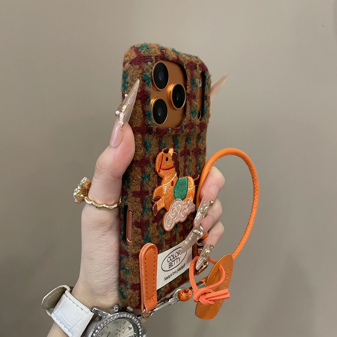 新款撞色格纹刺绣腾云小马适用iPhone17手机壳16pro创意15pm新14