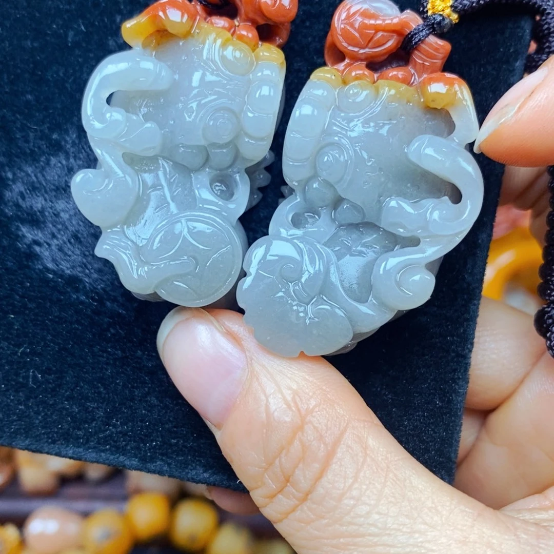 未镶嵌石英质玉（黄龙玉）颈饰