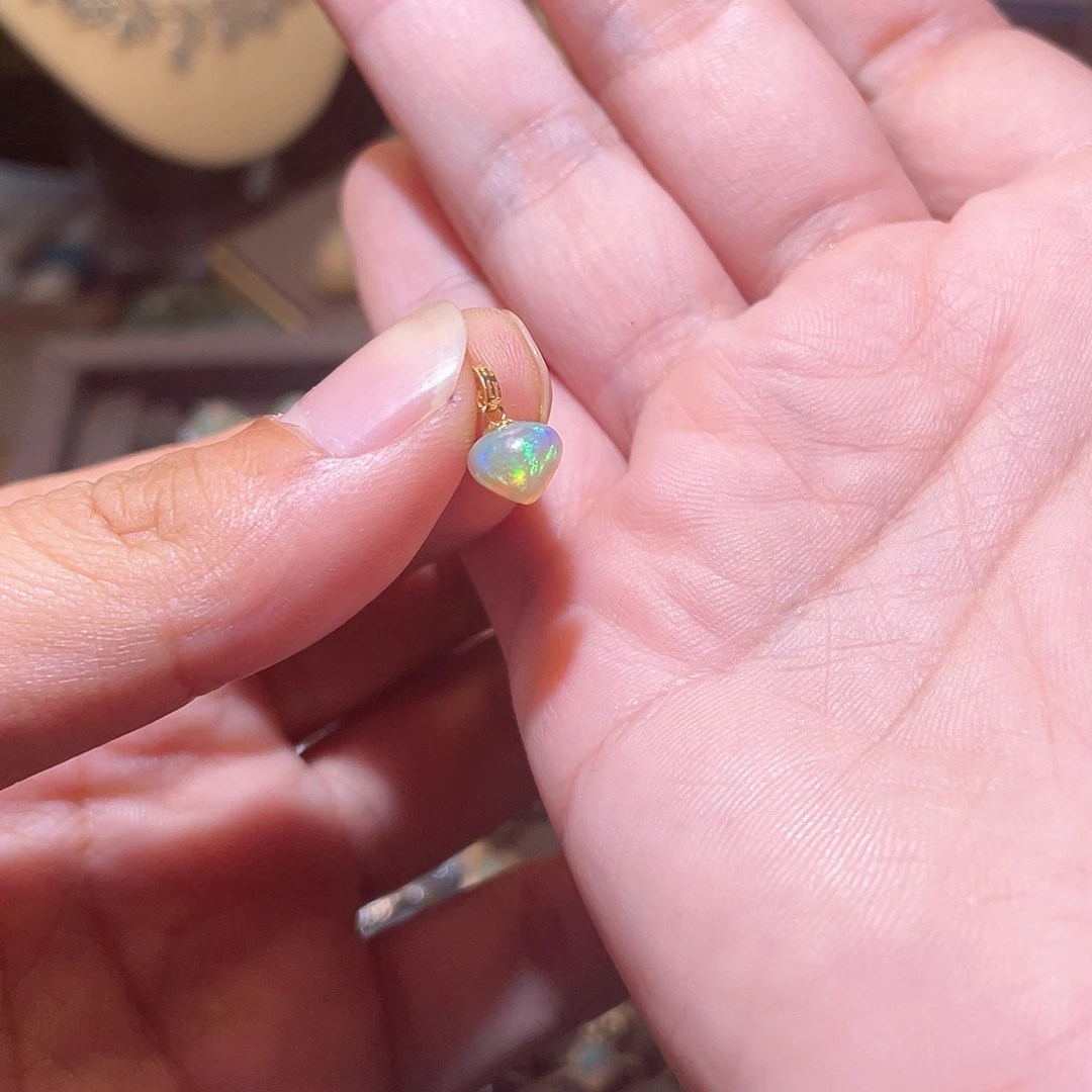 18K金镶嵌欧泊吊坠）群