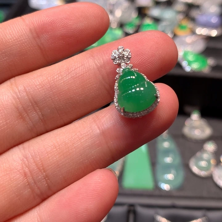 【闪购商品】颈饰18K金镶嵌翡翠翡翠