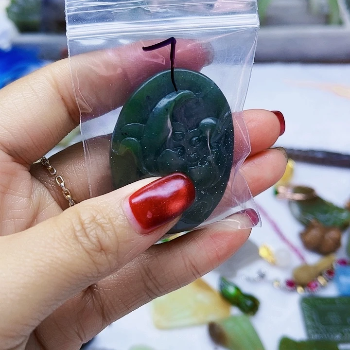 伟***i和田玉（糖玉）未镶嵌珠宝半成品